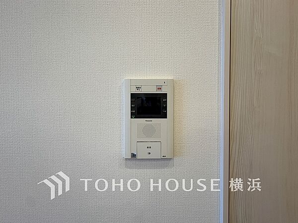 誰が来てもわかる様にモニター付きインターホンを設置。快適と安らぎを合わせた優しい設計。
