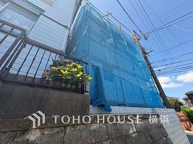 暖かな陽光と爽やかな風がハーモニーを奏でる上質な空間を愉しむ暮らし。（2026年7月撮影）