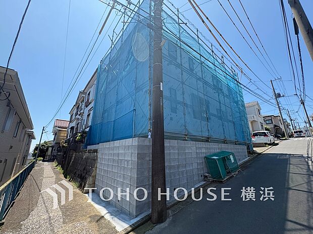 表現された空間は豊かな光と風を纏い、暮らしの時間を豊かにしてくれます。(2026年7月撮影)