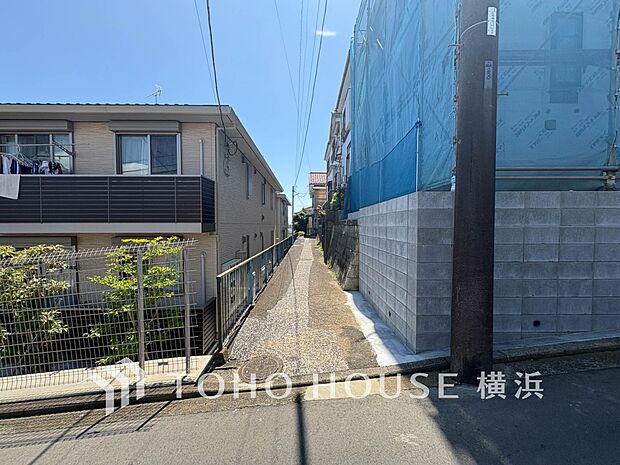 子育て環境、生活利便に優れた住環境に立地し、ゆとりある生活が送れます。(2026年7月撮影)