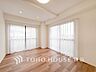 寝室：プライベートな自分時間を快適に過ごせるお部屋です。