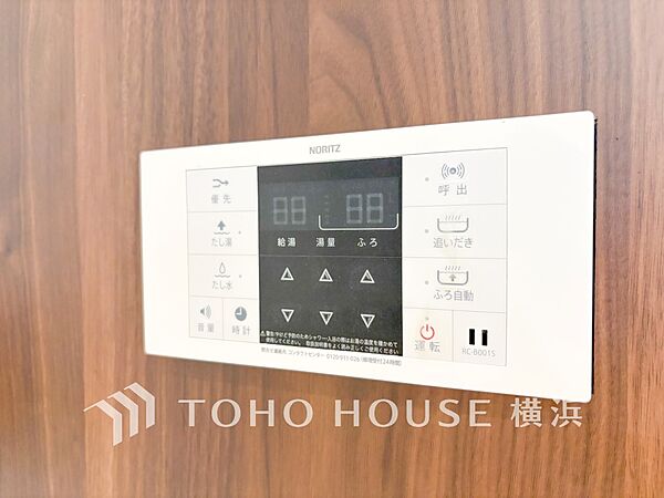 【オートバス】　湯温の設定から湯船の水量まで設定できる給湯設備。