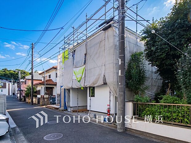 良質な環境に暮らす永住の邸がここに誕生します。(2026年7月撮影)