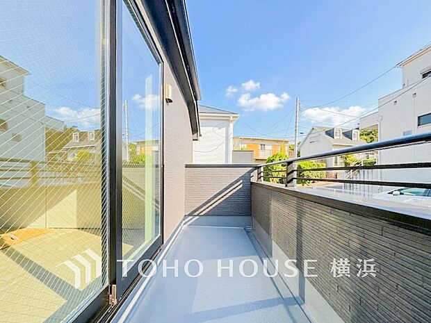 お部屋にも爽やかな風と暖かく柔らかな日差しが差し込み、毎日の暮らしを豊かに彩ります。
