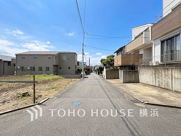 子育て環境、生活利便に優れた住環境に立地し、ゆとりある生活が送れます。(2026年7月撮影)
