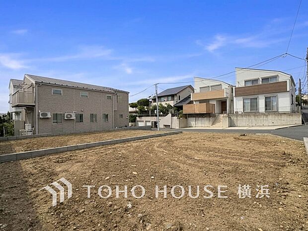 表現された空間は豊かな光と風を纏い、暮らしの時間を豊かにしてくれます。(2026年7月撮影)