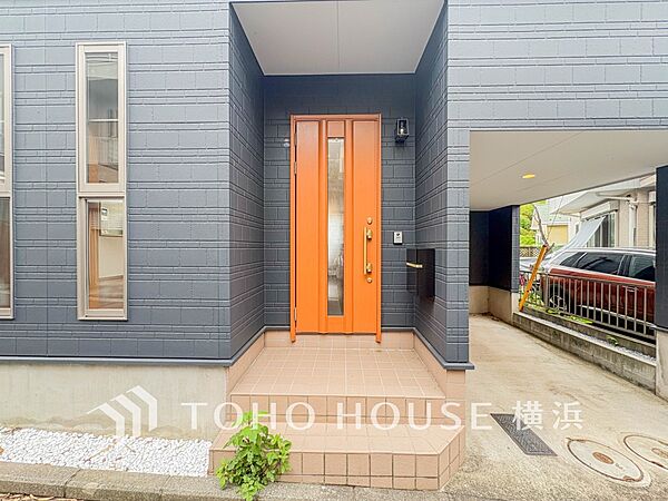 お住まいの顔となる玄関。住まう方のプライドを満たすクオリティを備えています。