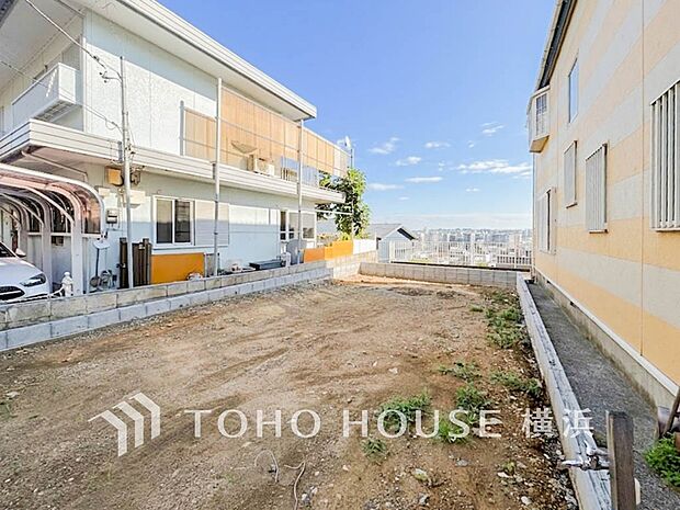 良質な環境に暮らす永住の邸がここに誕生します。（2026年7月撮影）