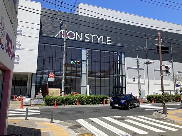 イオン天王町ショッピングセンター　1040m　2022年10月オープン。核店舗「イオンスタイル天王町」と42の専門店。駐車場520台。 