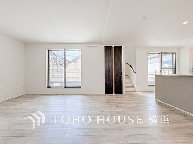 家族と過ごす時間を大切にしたい方にぴったりの明るくゆとりある住空間です。