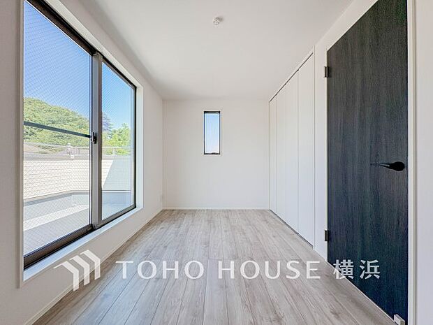 心地よい光と風があふれています。プライベートな自分時間を快適に過ごせるお部屋。