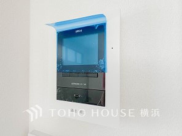 誰が来てもわかる様にモニター付きインターホンを設置。快適と安らぎを合わせた優しい設計。