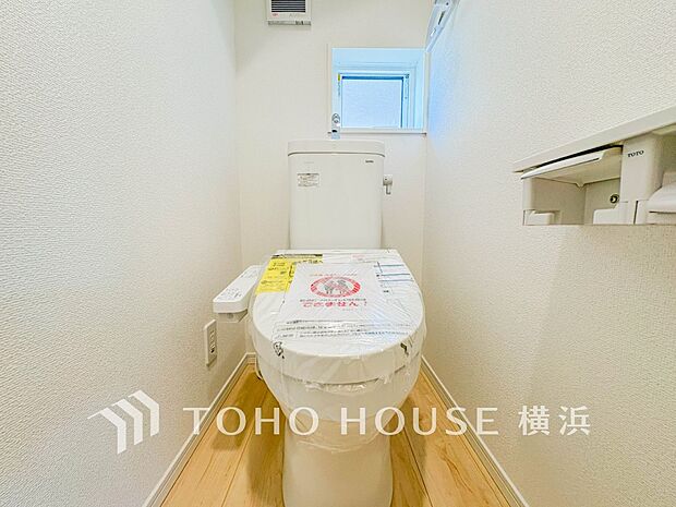 清潔感溢れるトイレ。落ち着いた空間で安らぎのひとときをお過ごしいただけます。