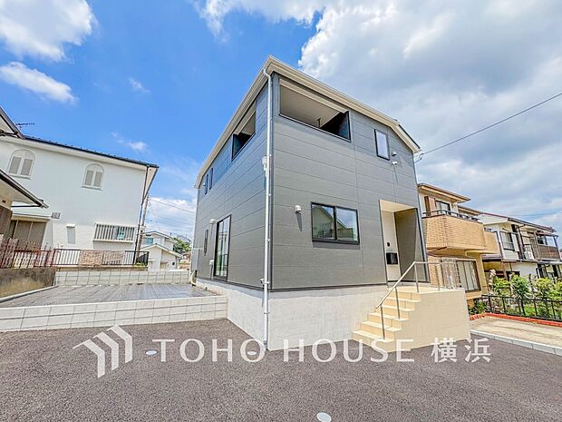 生活利便に優れた住環境に立地し、ゆとりある生活が送れます。