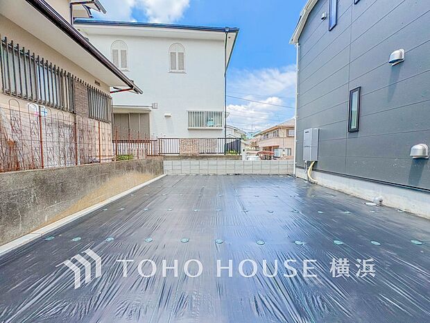 たっぷり降り注ぐ日差しの下バーベキューを楽しんだり、大切な家族やペットと楽しい休日を。