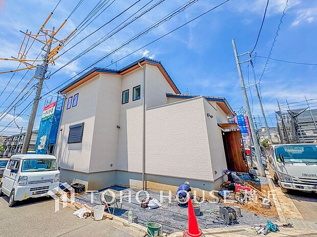 お住まいの顔となる玄関。住まう方のプライドを満たすクオリティを備えています。 (2026年7月撮影)