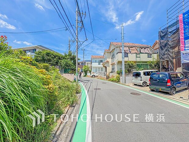 小学校、公園、スーパーが近く子育てにも安心の住環境です。