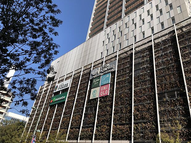 武蔵小杉東急スクエア 1400m 武蔵小杉駅直結のスーパー。お仕事帰りやお出かけ帰りにサクッとお買い物できます。