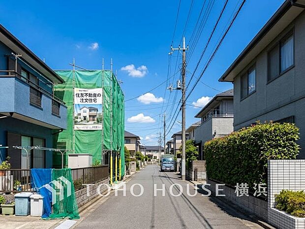 子育て環境、生活利便に優れた住環境に立地し、ゆとりある生活が送れます。（2026年7月撮影）