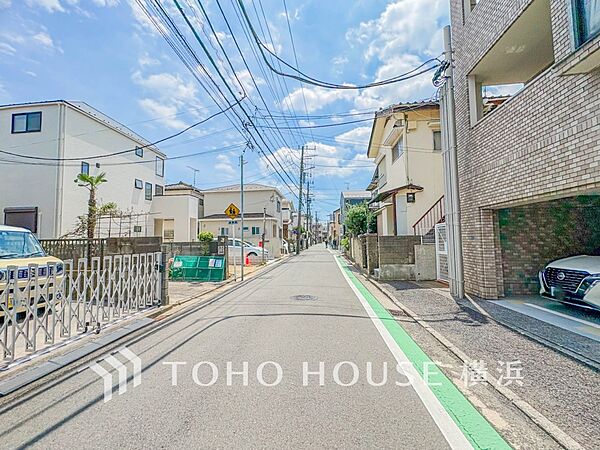 生活利便に優れた住環境に立地し、ゆとりある生活が送れます。
