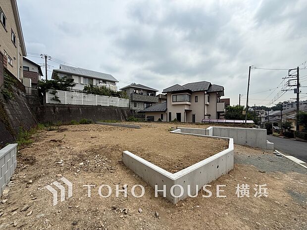 表現された空間は豊かな光と風を纏い、暮らしの時間を豊かにしてくれます。(2026年7月撮影)