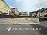 駐車場：敷地内に駐車スペースがあると、日々の暮らしのをスムーズに運ぶ事が出来ます。（2026年7月撮影）