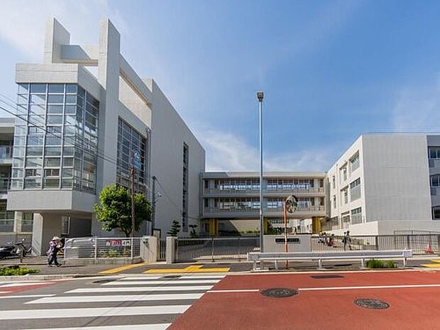 横浜市立緑園義務教育学校 800m 徒歩10分。小学校が近いのは子育てファミリーにもおすすめのポイント。