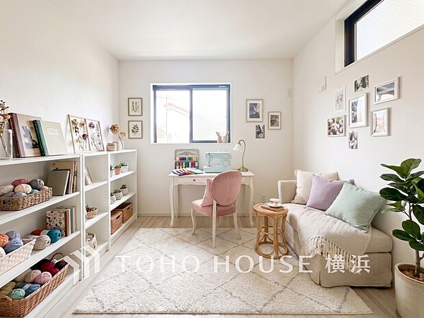 自分時間を快適に過ごせるお部屋。※生成AIによるイメージです。家具・小物は販売価格に含まれません。