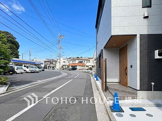 お住まいの顔となる玄関。住まう方のプライドを満たすクオリティを備えています。 