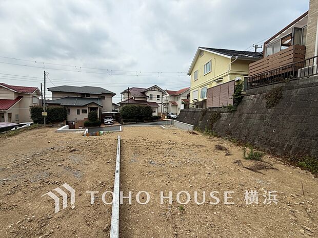 良質な環境に暮らす永住の邸がここに誕生します。(2026年7月撮影)