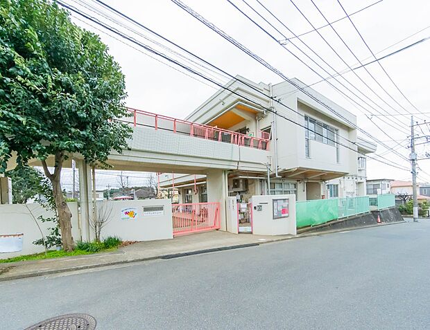 柏保育園 350m 広い園庭で、自由に伸び伸びとした保育を行う幼稚園。制服が無く、転園生に優しいスタイルも魅力の一つ。