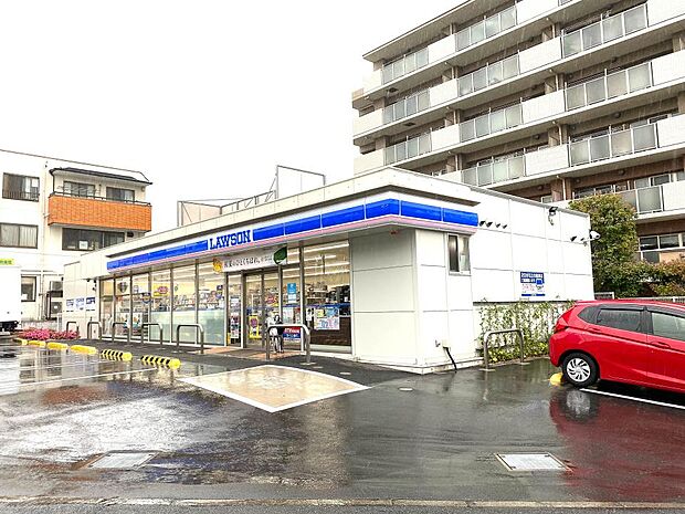 ローソン洋光台通り店 230m 近くにあるとちょっとした買い物にも便利ですね。