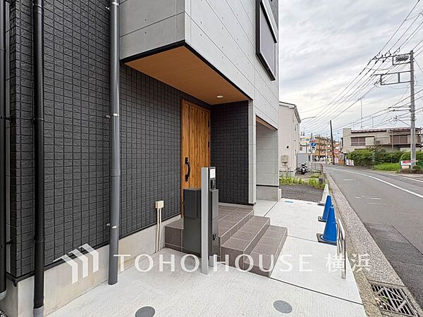 お住まいの顔となる玄関。住まう方のプライドを満たすクオリティを備えています。