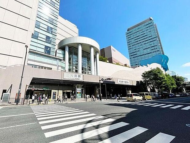 上大岡駅 (京急線・ブルーライン) 2500m 「快特」停車駅。直通で横浜へ1駅8分・品川へ4駅26分。羽田空港へも快適アクセス。