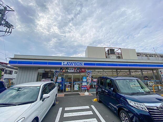 ローソン横浜栄長沼町店 550m 近くにあるとちょっとした買い物にも便利ですね。