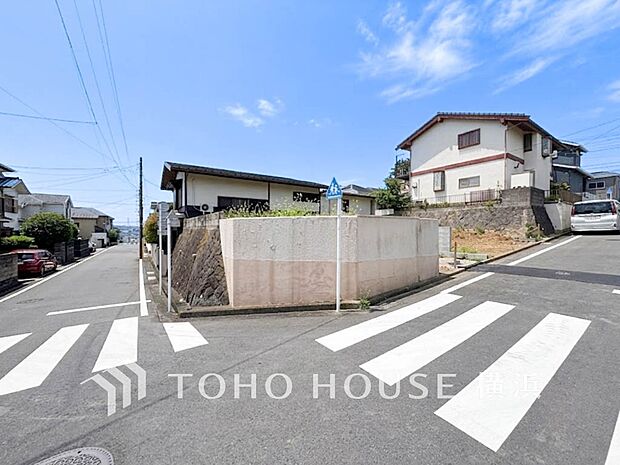 表現された空間は豊かな光と風を纏い、暮らしの時間を豊かにしてくれます。(2026年7月撮影)