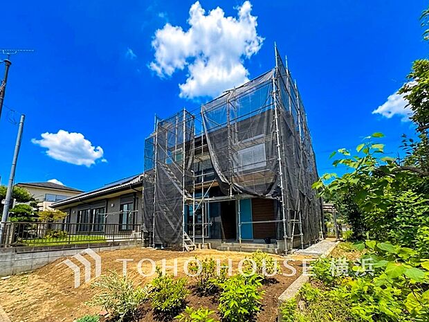 美しい街並みと穏やかな住環境でやすらぎの暮らしを叶えます。(2026年7月撮影)