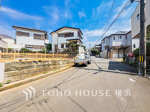 子育て環境、生活利便に優れた住環境に立地し、ゆとりある生活が送れます。（2026年7月撮影）
