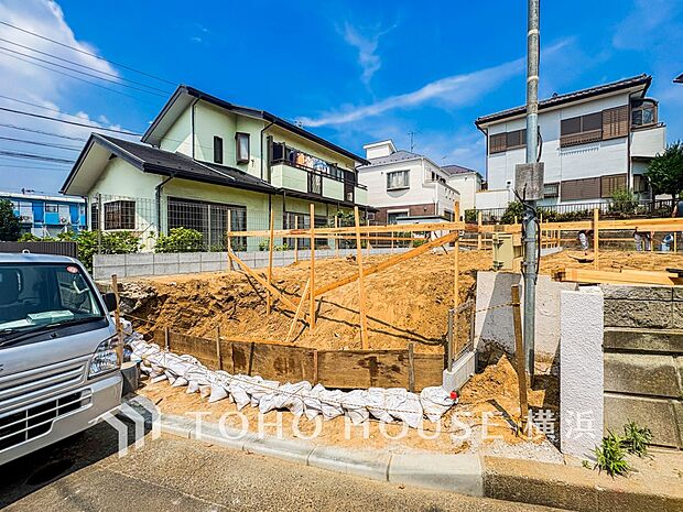 美しい街並みと穏やかな住環境でやすらぎの暮らしを叶えます。(2026年7月撮影)