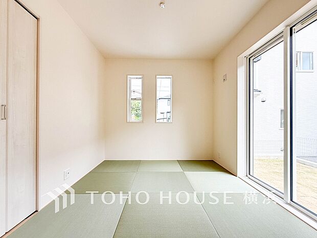 畳の香りに癒され、和の空間を感じることのできる落ち着きある一部屋です。