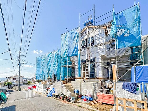 暖かな陽光と爽やかな風がハーモニーを奏でる上質な空間を愉しむ暮らし。(2026年7月撮影)