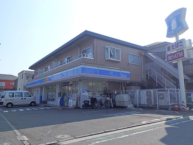ローソン保土ヶ谷新桜ヶ丘店 750m オリジナルブランド商品やホットスナック・コーヒーも人気です。