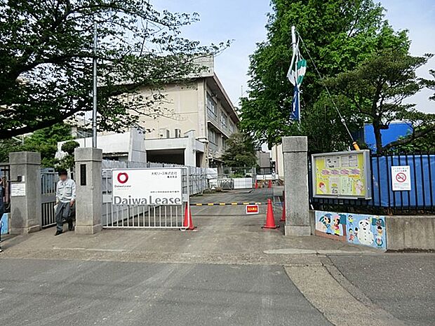 川崎市立旭町小学校 400m 徒歩5分。小学校が近いのは子育てファミリーにもおすすめのポイントです。