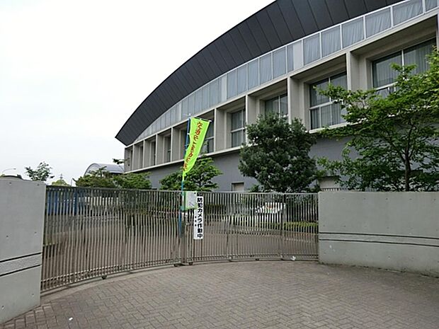 川崎市立富士見中学校 1400m 徒歩18分。中学生の体力づくりにはぴったりの距離かもしれませんね。