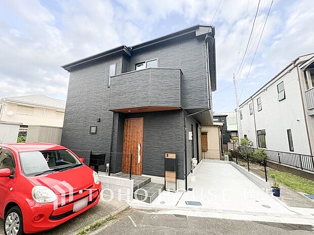 デザイン性の高いエントランスは、住む方のプライドを満たすクオリティ。