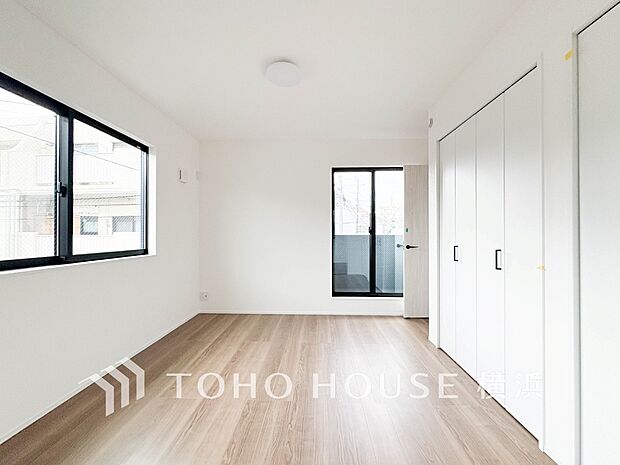 心地よい光と風があふれています。プライベートな自分時間を快適に過ごせるお部屋。
