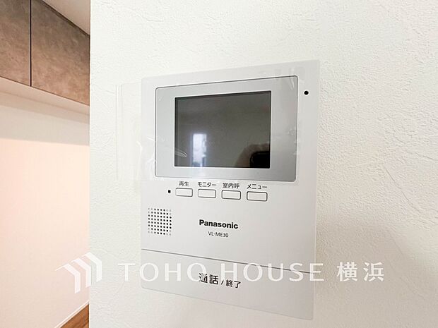 誰が来てもわかる様にモニター付きインターホンを設置。快適と安らぎを合わせた優しい設計。