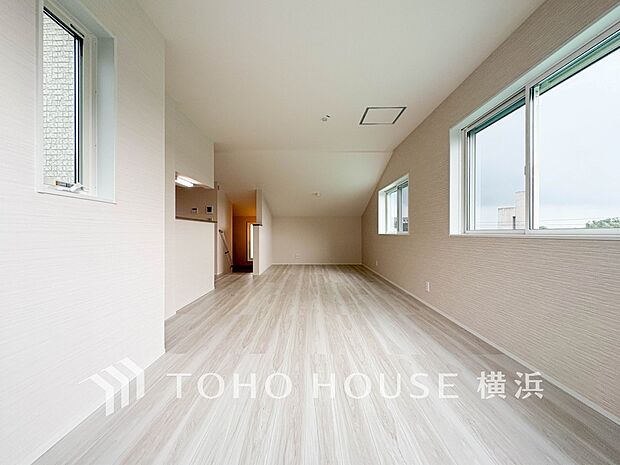 家族と過ごす時間を大切にしたい方にぴったりの明るくゆとりある住空間です。