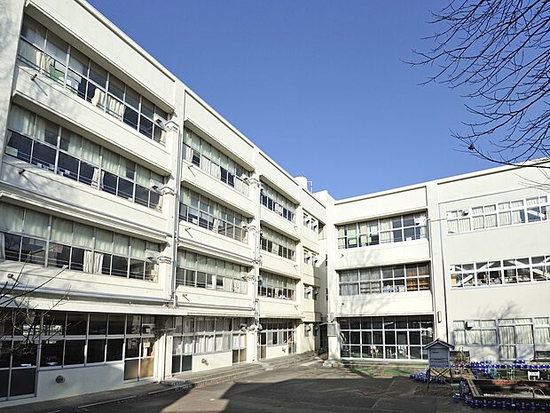 横浜市立港北小学校 900m