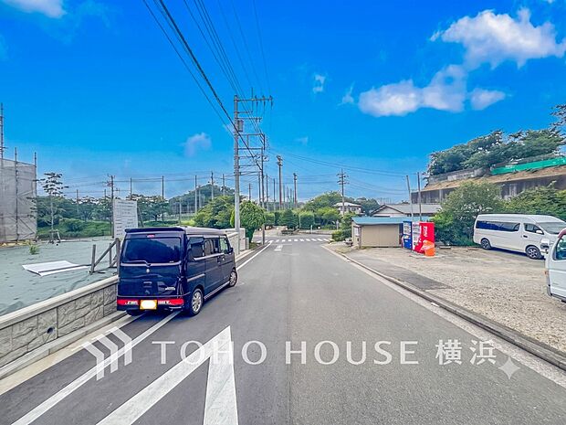 子育て環境、生活利便に優れた住環境に立地し、ゆとりある生活が送れます。(2026年7月撮影)